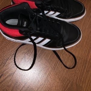Basketball shoes